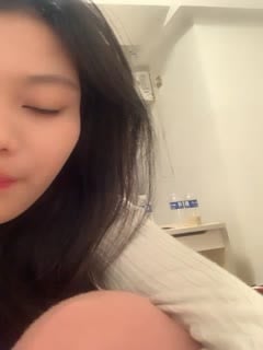 来吧展示露脸黑丝情趣CC妹妹在床上被小哥们调教蹂躏，还有好姐妹观战，很的骚穴被大鸡巴爆草抽插浪叫不断第02集海报剧照