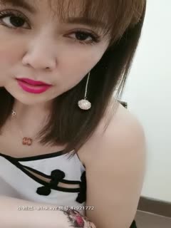 30岁风情-巨乳依萍❤：奶是被你摸大的吗，烟熏妆诱人，阴毛浓密，这么骚的娇喘呻吟你能忍住不撸么？第01集海报剧照